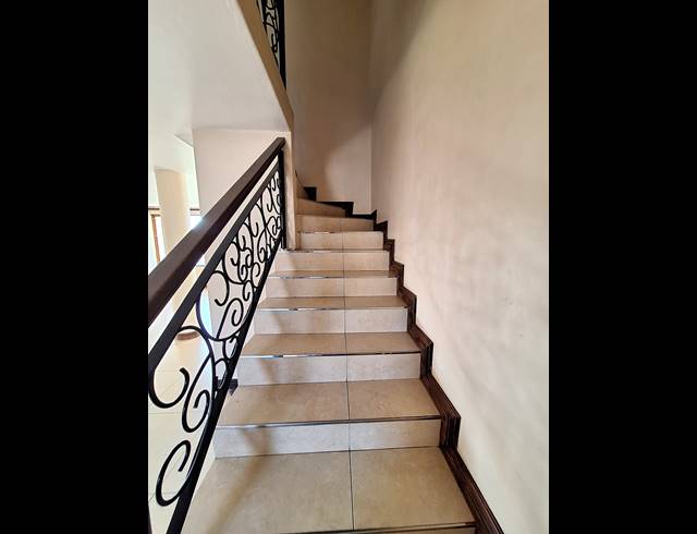 3 BEDROOM DUPLEX TO LET IN MORNINGSIDE